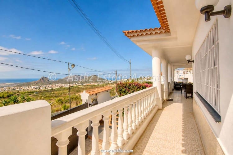 4 bedroom Villa for sale in Valle de San Lorenzo with garage - € 780,000 (Ref: 9928305)