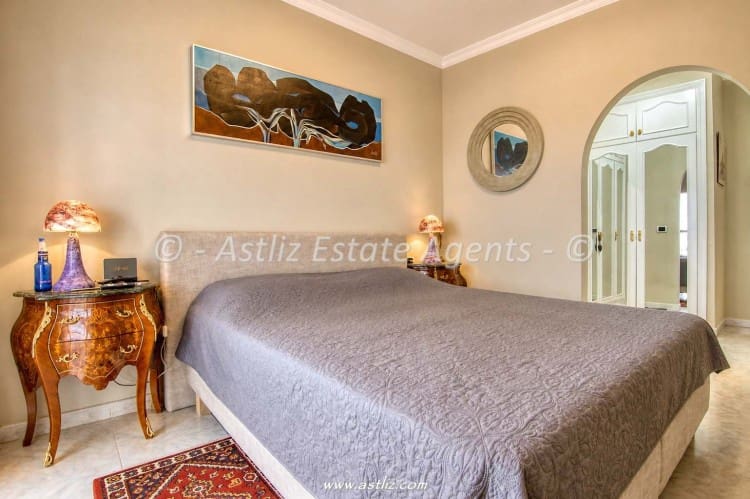 4 bedroom Villa for sale in Valle de San Lorenzo with garage - € 780,000 (Ref: 9928305)