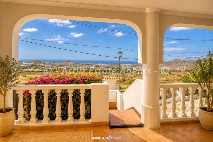 4 bedroom Villa for sale in Valle de San Lorenzo with garage - € 780,000 (Ref: 9928305)