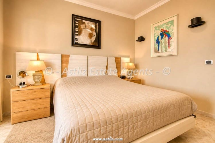 4 bedroom Villa for sale in Valle de San Lorenzo with garage - € 780,000 (Ref: 9928305)