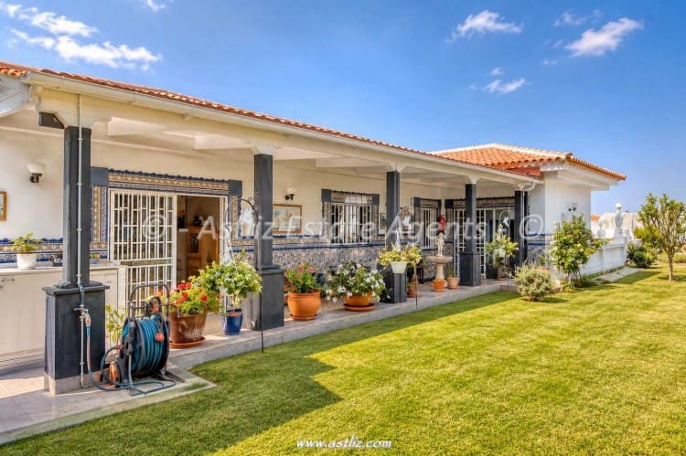 4 bedroom Villa for sale in Valle de San Lorenzo with garage - € 780,000 (Ref: 9928305)