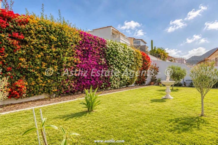 4 bedroom Villa for sale in Valle de San Lorenzo with garage - € 780,000 (Ref: 9928305)