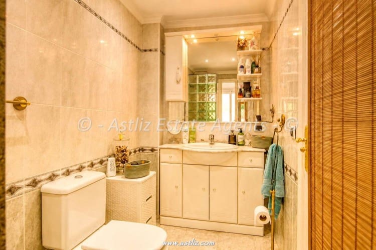 4 bedroom Villa for sale in Valle de San Lorenzo with garage - € 780,000 (Ref: 9928305)
