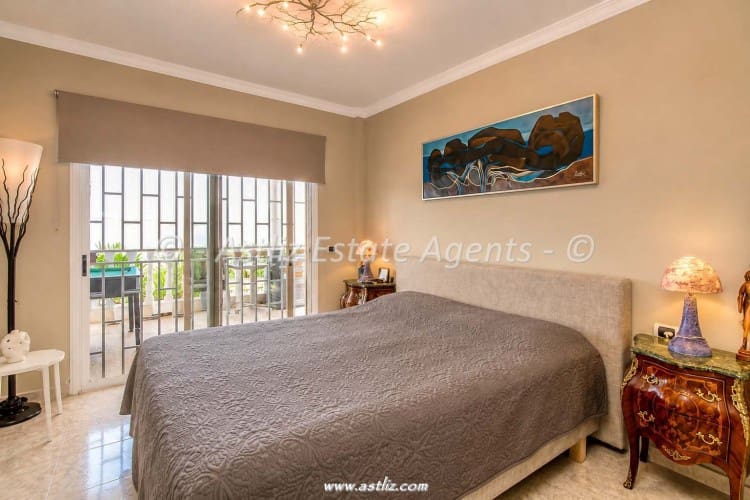 4 bedroom Villa for sale in Valle de San Lorenzo with garage - € 780,000 (Ref: 9928305)
