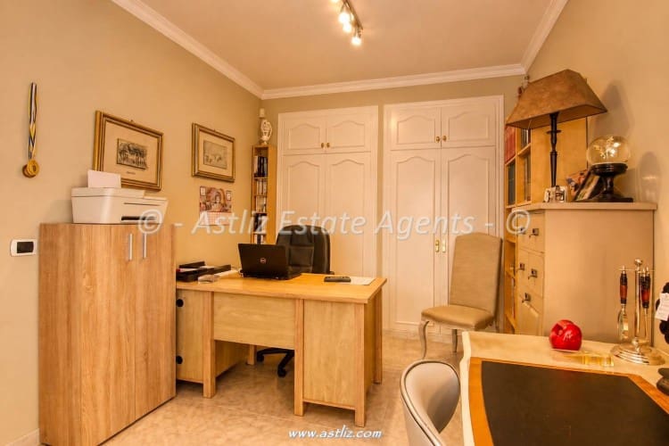 4 bedroom Villa for sale in Valle de San Lorenzo with garage - € 780,000 (Ref: 9928305)
