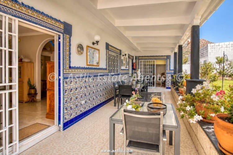 4 bedroom Villa for sale in Valle de San Lorenzo with garage - € 780,000 (Ref: 9928305)
