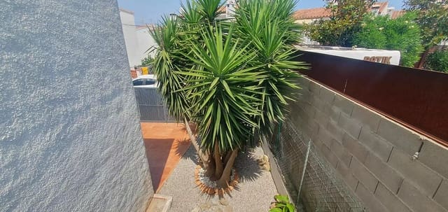 2 chambre Villa/Maison à vendre à Roses avec piscine garage - 209 000 € (Ref: 10086037)