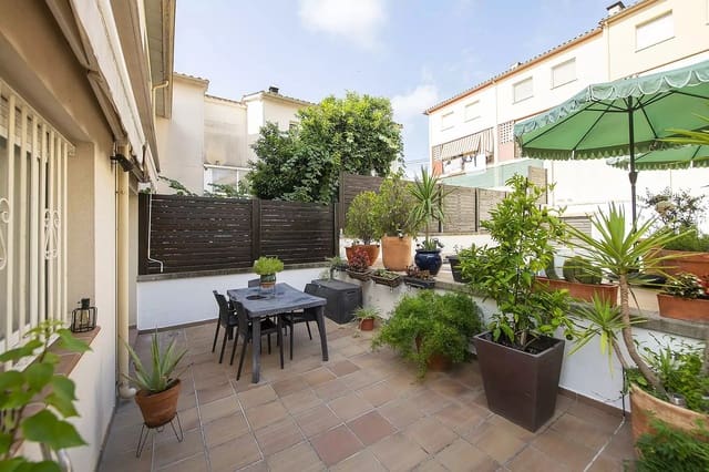 Adosado de 4 habitaciones en Montagut i Oix en venta con piscina garaje - 470.000 € (Ref: 10148796)