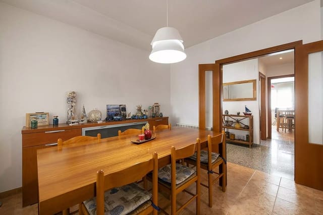 Adosado de 4 habitaciones en Montagut i Oix en venta con piscina garaje - 470.000 € (Ref: 10148796)