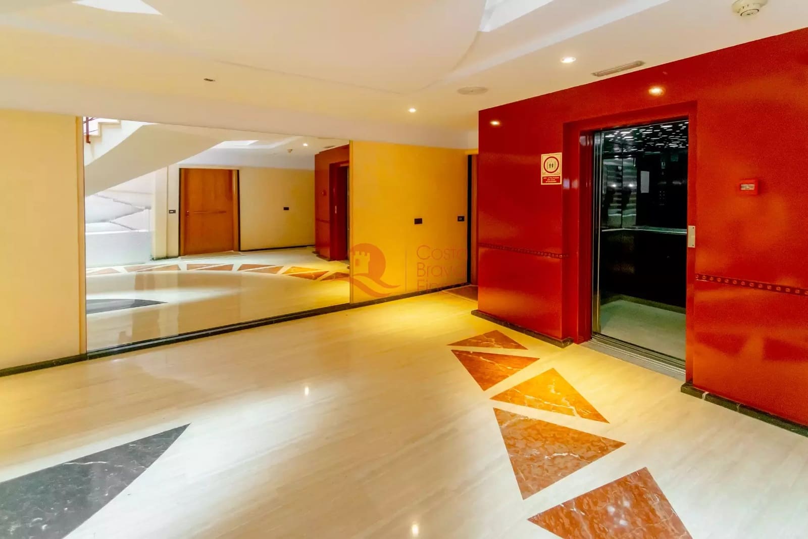2 sypialnia Apartament na sprzedaż w Platja d'Aro z basenem garażem - 1 100 000 € (Ref: 10157685)