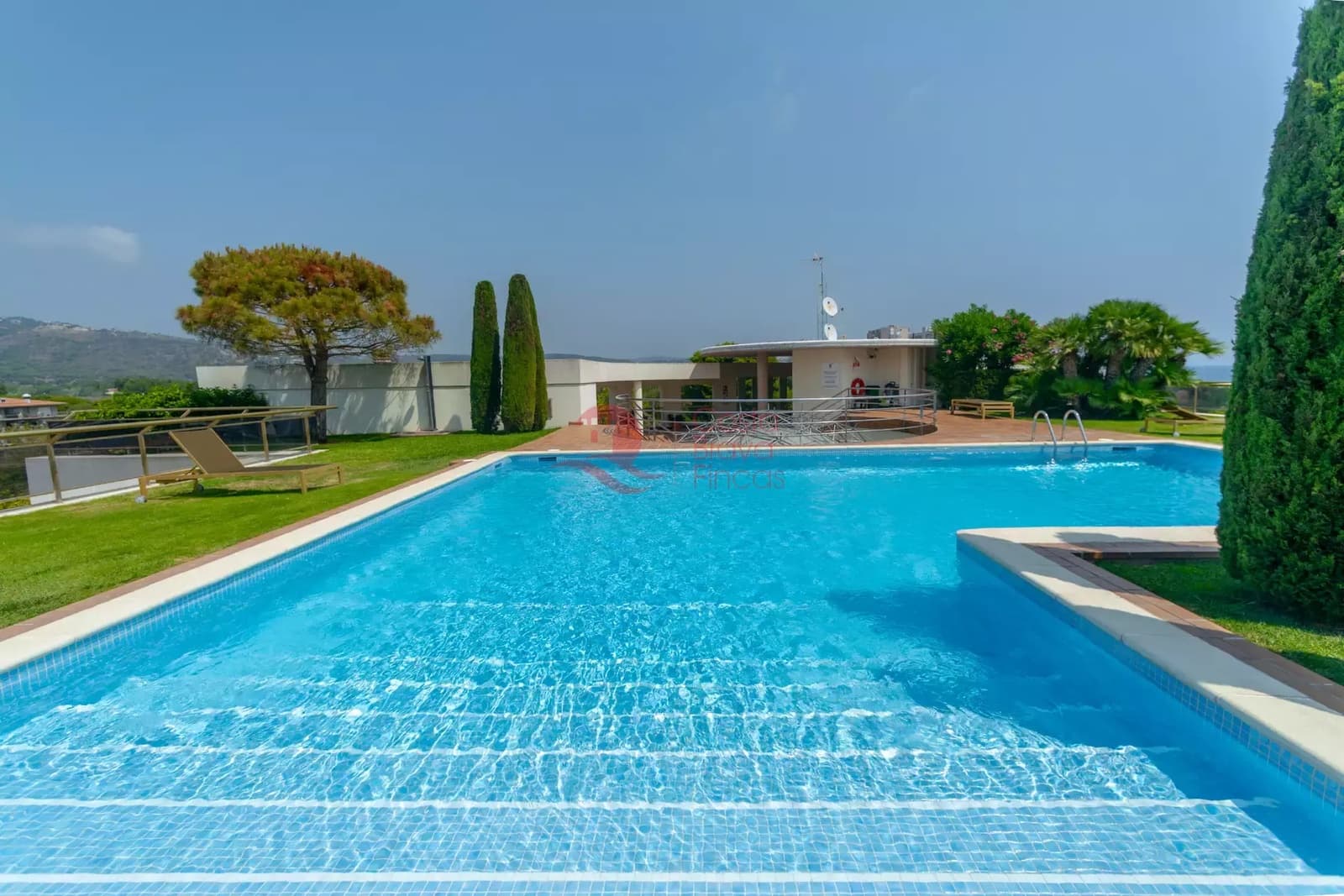 2 sypialnia Apartament na sprzedaż w Platja d'Aro z basenem garażem - 1 100 000 € (Ref: 10157685)