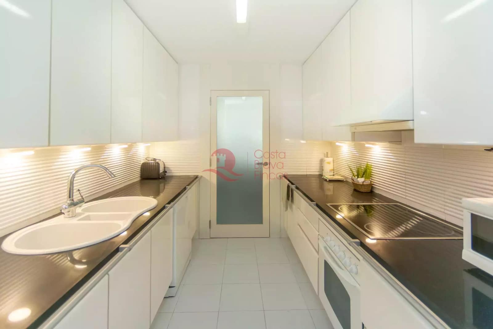 2 sypialnia Apartament na sprzedaż w Platja d'Aro z basenem garażem - 1 100 000 € (Ref: 10157685)