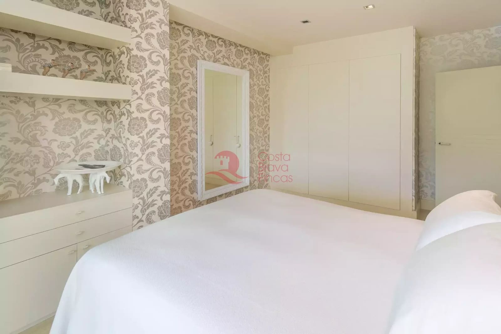2 sypialnia Apartament na sprzedaż w Platja d'Aro z basenem garażem - 1 100 000 € (Ref: 10157685)