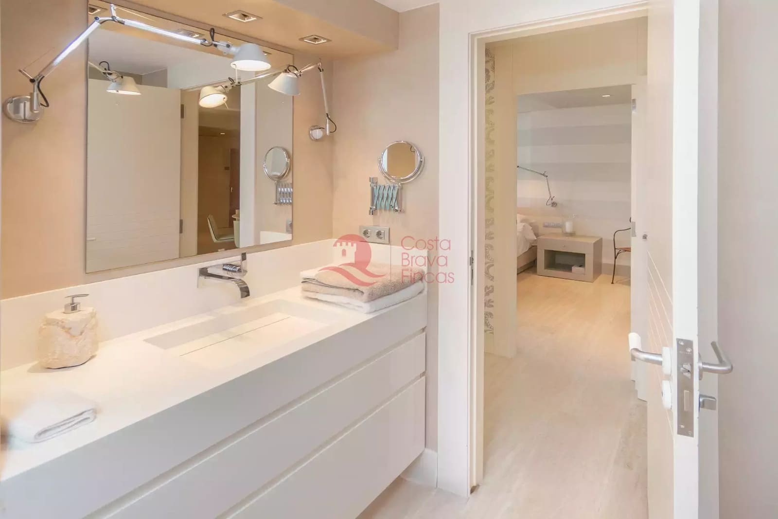 2 sypialnia Apartament na sprzedaż w Platja d'Aro z basenem garażem - 1 100 000 € (Ref: 10157685)