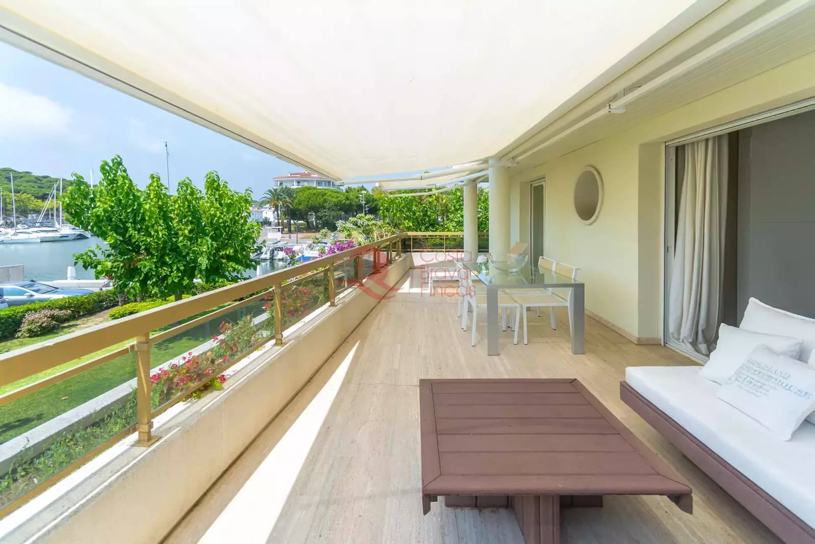 2 sypialnia Apartament na sprzedaż w Platja d'Aro z basenem garażem - 1 100 000 € (Ref: 10157685)