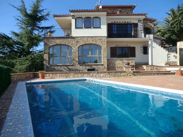 Chalet de 6 habitaciones en Platja d'Aro, Castell-Platja d'Aro en venta con piscina garaje - 2.300.000 € (Ref: 3574577)