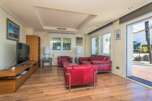 6 bedroom Villa for sale in Platja d'Aro, Castell-Platja d'Aro with garage - € 1,600,000 (Ref: 6807331)