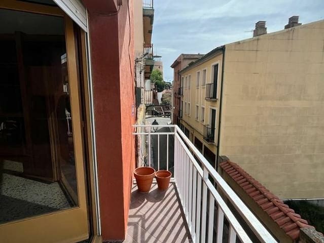 3 bedroom Apartment for sale in Sant Feliu de Guíxols - € 185,000 (Ref: 7853076)