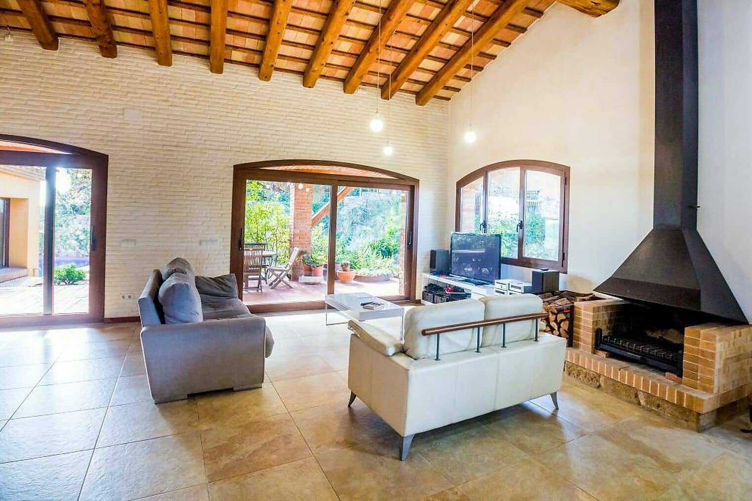 5 bedroom Villa for sale in Mont-ras with garage - € 1,180,000 (Ref: 8102201)