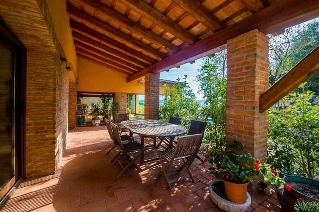 5 bedroom Villa for sale in Mont-ras with garage - € 1,180,000 (Ref: 8102201)