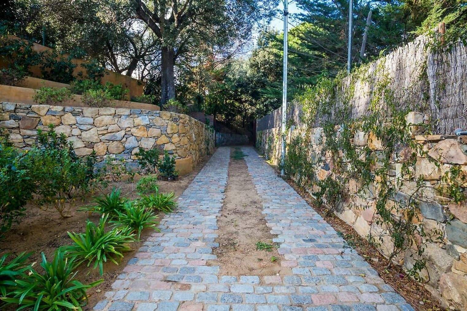 5 bedroom Villa for sale in Mont-ras with garage - € 1,180,000 (Ref: 8102201)