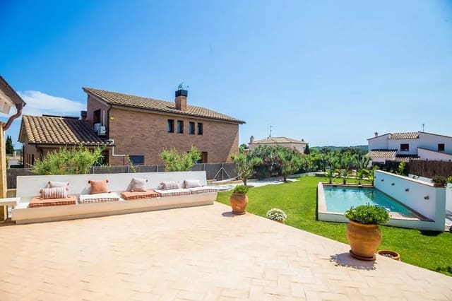 4 bedroom Villa for sale in Vall-llobrega with garage - € 1,095,000 (Ref: 8392562)