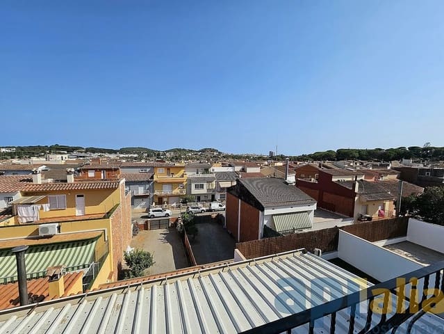 5 soveværelse Byhus til salg i Sant Joan de Palamós, Palamós med garage - € 335.000 (Ref: 8523126)