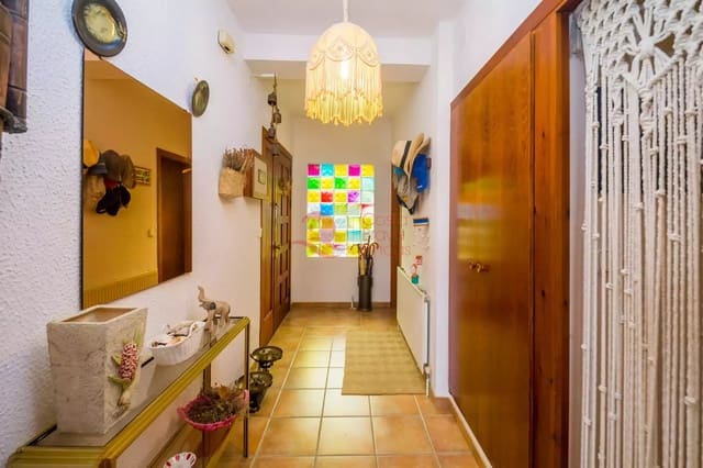 5 soveværelse Villa til salg i Santa Cristina d'Aro med swimmingpool garage - € 370.000 (Ref: 8857167)