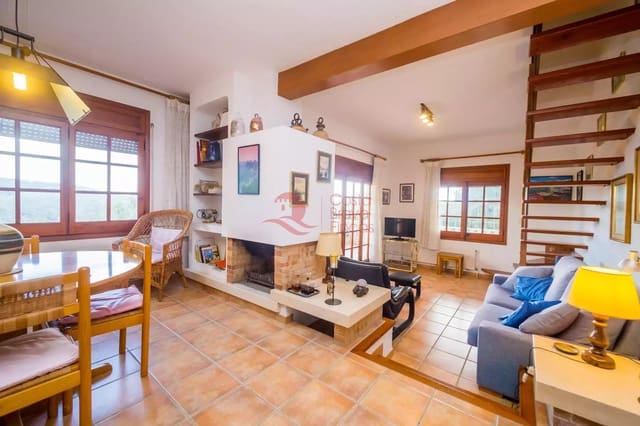 5 soveværelse Villa til salg i Santa Cristina d'Aro med swimmingpool garage - € 370.000 (Ref: 8857167)