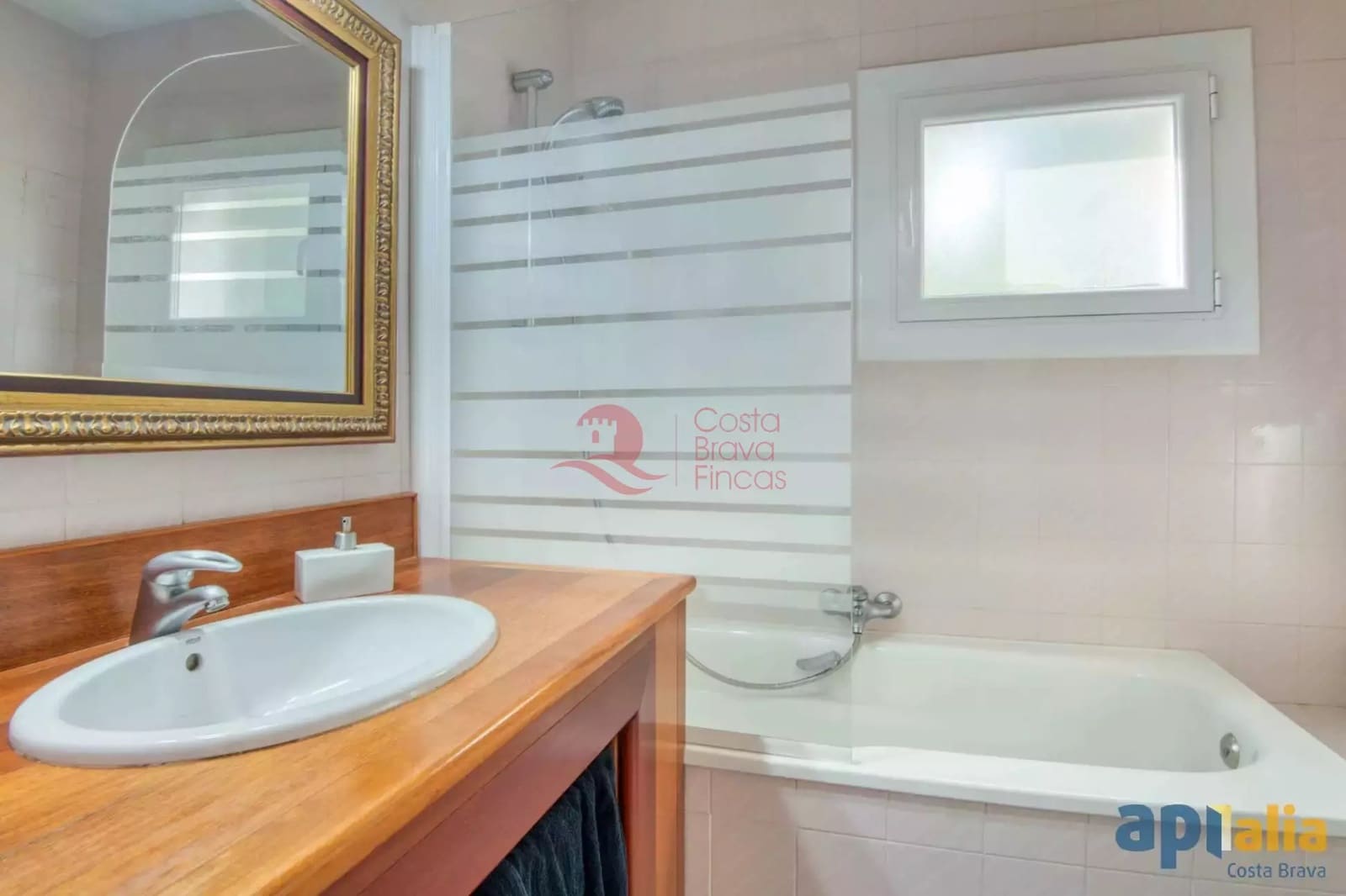 Chalet de 6 habitaciones en Sant Feliu de Guíxols en venta con piscina garaje - 550.000 € (Ref: 8948747)