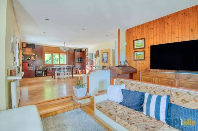 6 soverom Villa til salgs i Sant Feliu de Guíxols med svømmebasseng garasje - € 550 000 (Ref: 8948747)