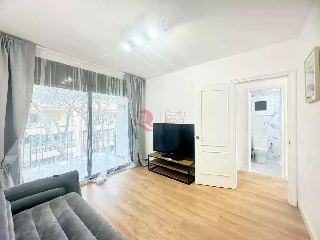 2 bedroom Apartment for sale in Platja d'Aro - € 249,000 (Ref: 8970257)