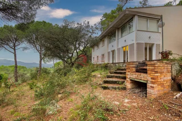 5 bedroom Villa for sale in Santa Cristina d'Aro - € 550,000 (Ref: 8988191)