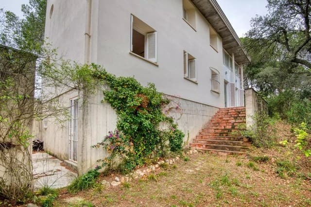 5 bedroom Villa for sale in Santa Cristina d'Aro - € 550,000 (Ref: 8988191)