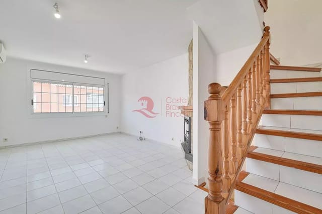 3 bedroom Townhouse for sale in Platja d'Aro, Castell-Platja d'Aro with garage - € 325,000 (Ref: 9020804)