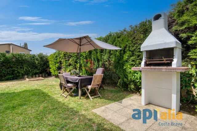 3 soveværelse Villa til salg i Santa Cristina d'Aro med garage - € 450.000 (Ref: 9048651)