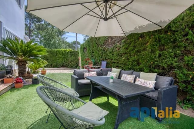 Chalet de 3 habitaciones en Santa Cristina d'Aro en venta con garaje - 450.000 € (Ref: 9048651)