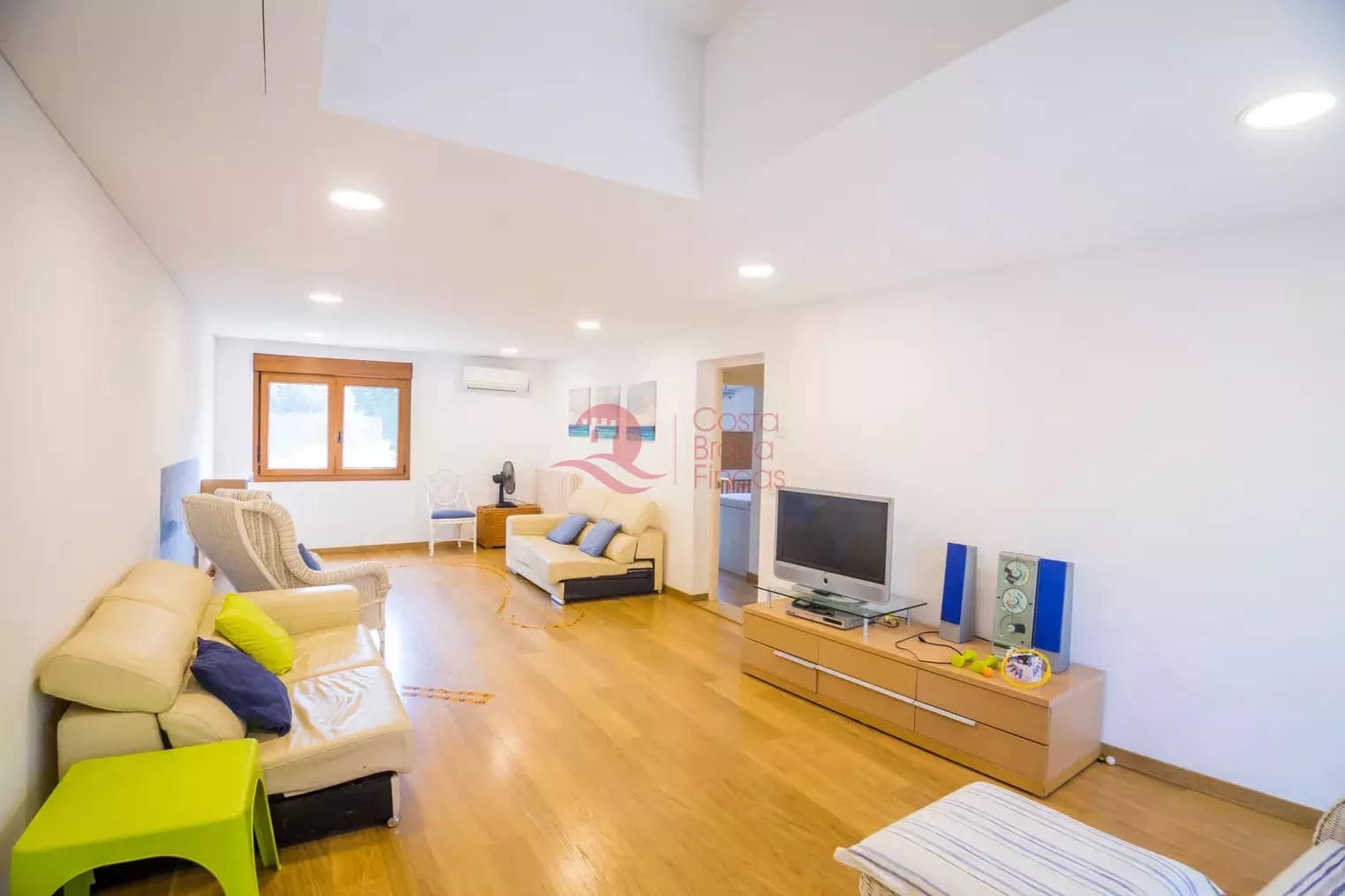 7 soveværelse Byhus til salg i Fonteta med swimmingpool garage - € 695.000 (Ref: 9048652)