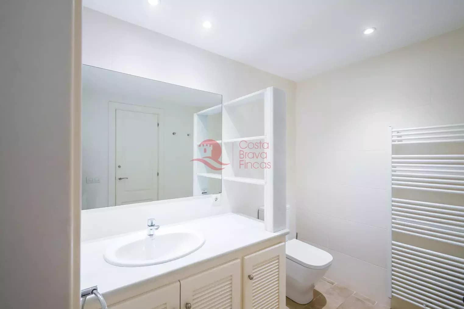 7 soveværelse Byhus til salg i Fonteta med swimmingpool garage - € 695.000 (Ref: 9048652)