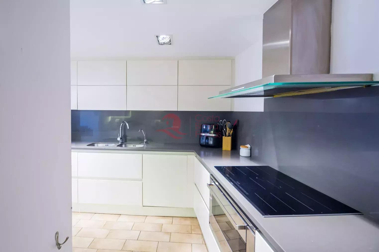 7 soveværelse Byhus til salg i Fonteta med swimmingpool garage - € 695.000 (Ref: 9048652)