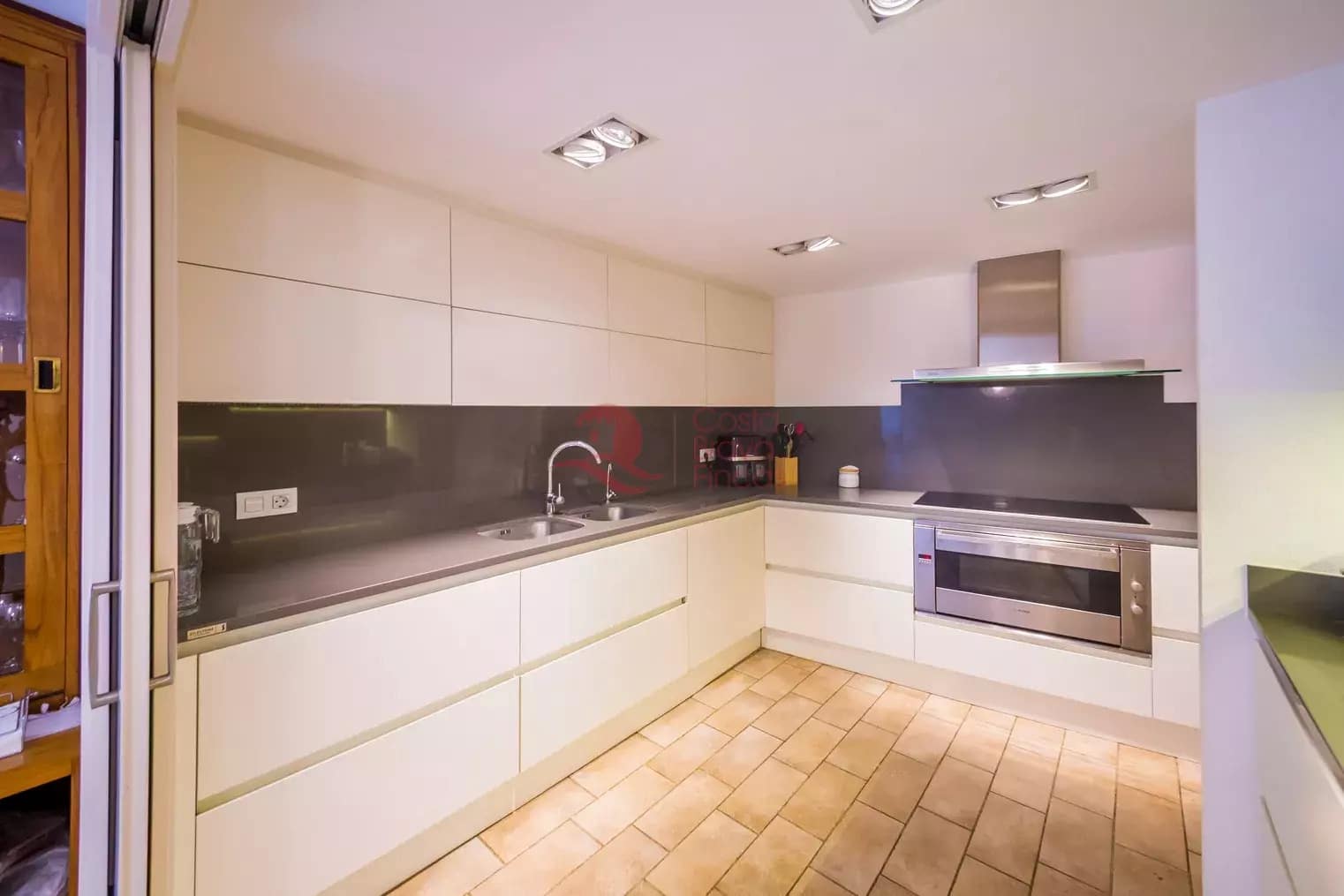 7 soveværelse Byhus til salg i Fonteta med swimmingpool garage - € 695.000 (Ref: 9048652)