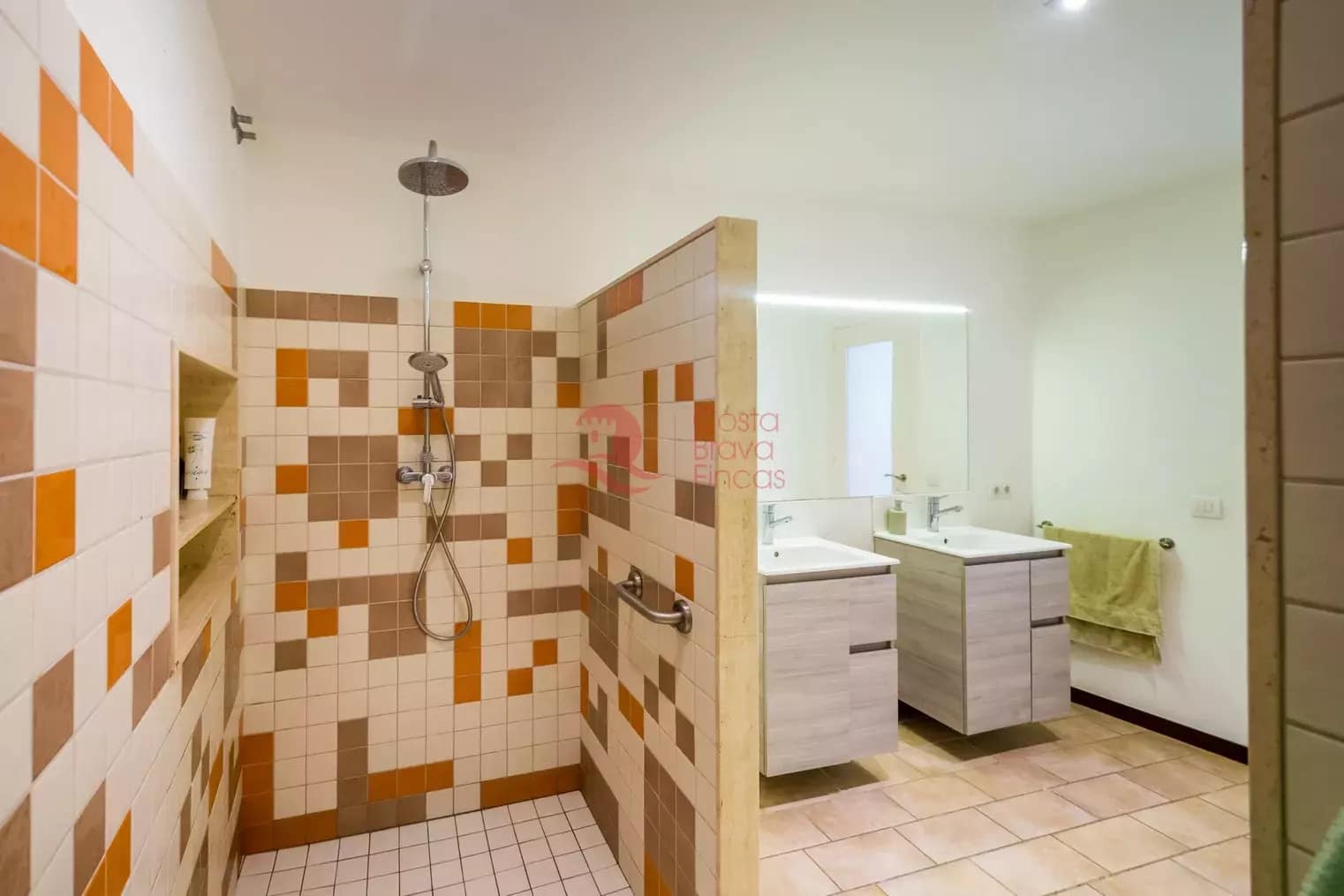 7 soveværelse Byhus til salg i Fonteta med swimmingpool garage - € 695.000 (Ref: 9048652)