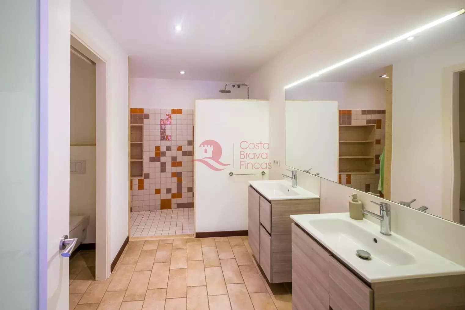 7 soveværelse Byhus til salg i Fonteta med swimmingpool garage - € 695.000 (Ref: 9048652)