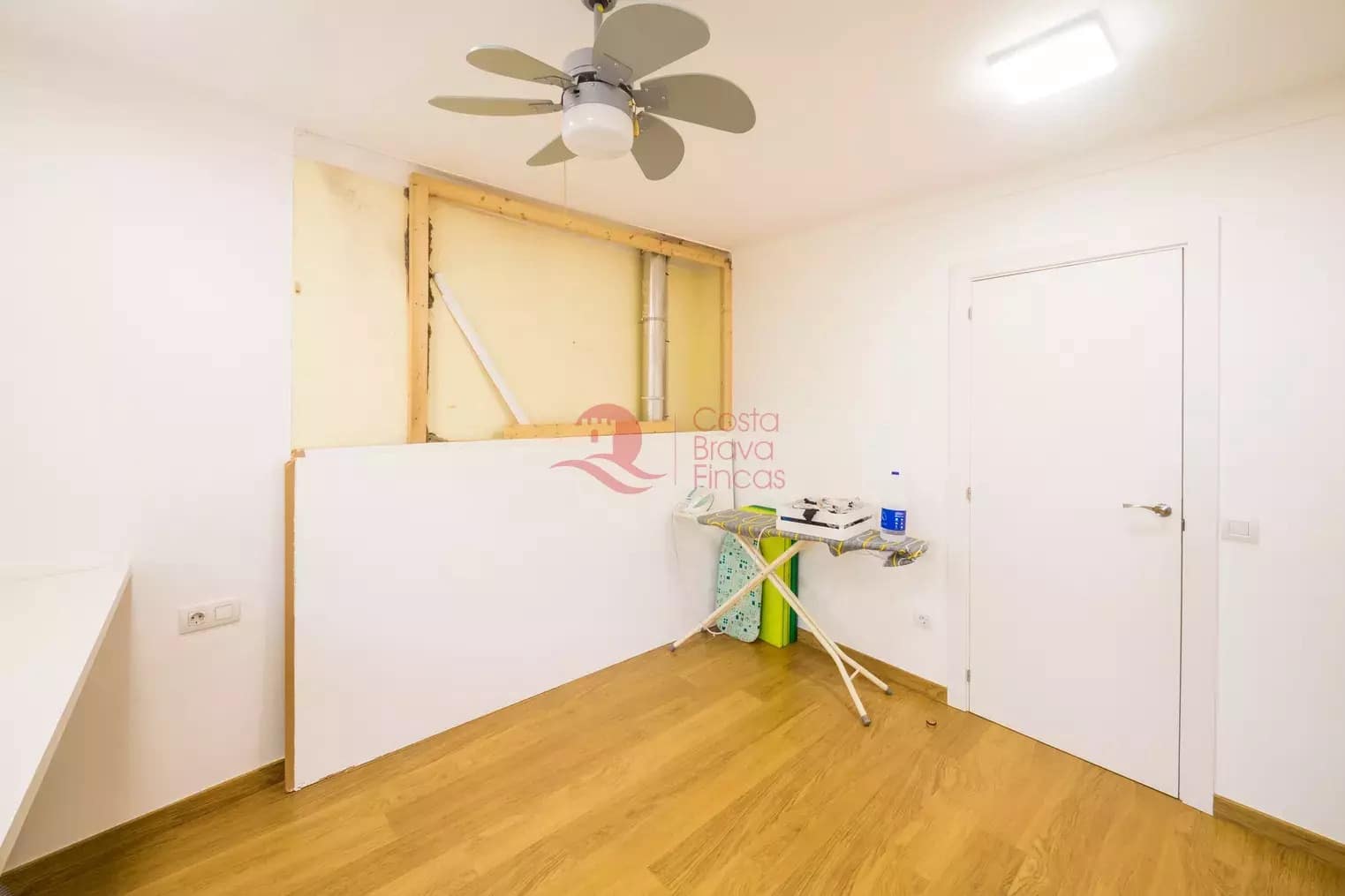 7 soveværelse Byhus til salg i Fonteta med swimmingpool garage - € 695.000 (Ref: 9048652)