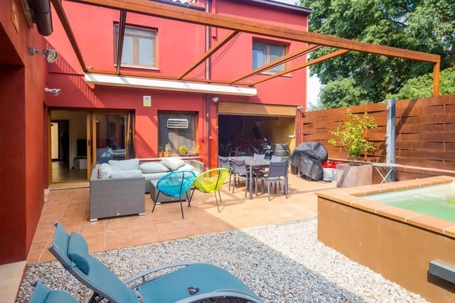 7 soveværelse Byhus til salg i Fonteta, Forallac med swimmingpool garage - € 695.000 (Ref: 9048652)