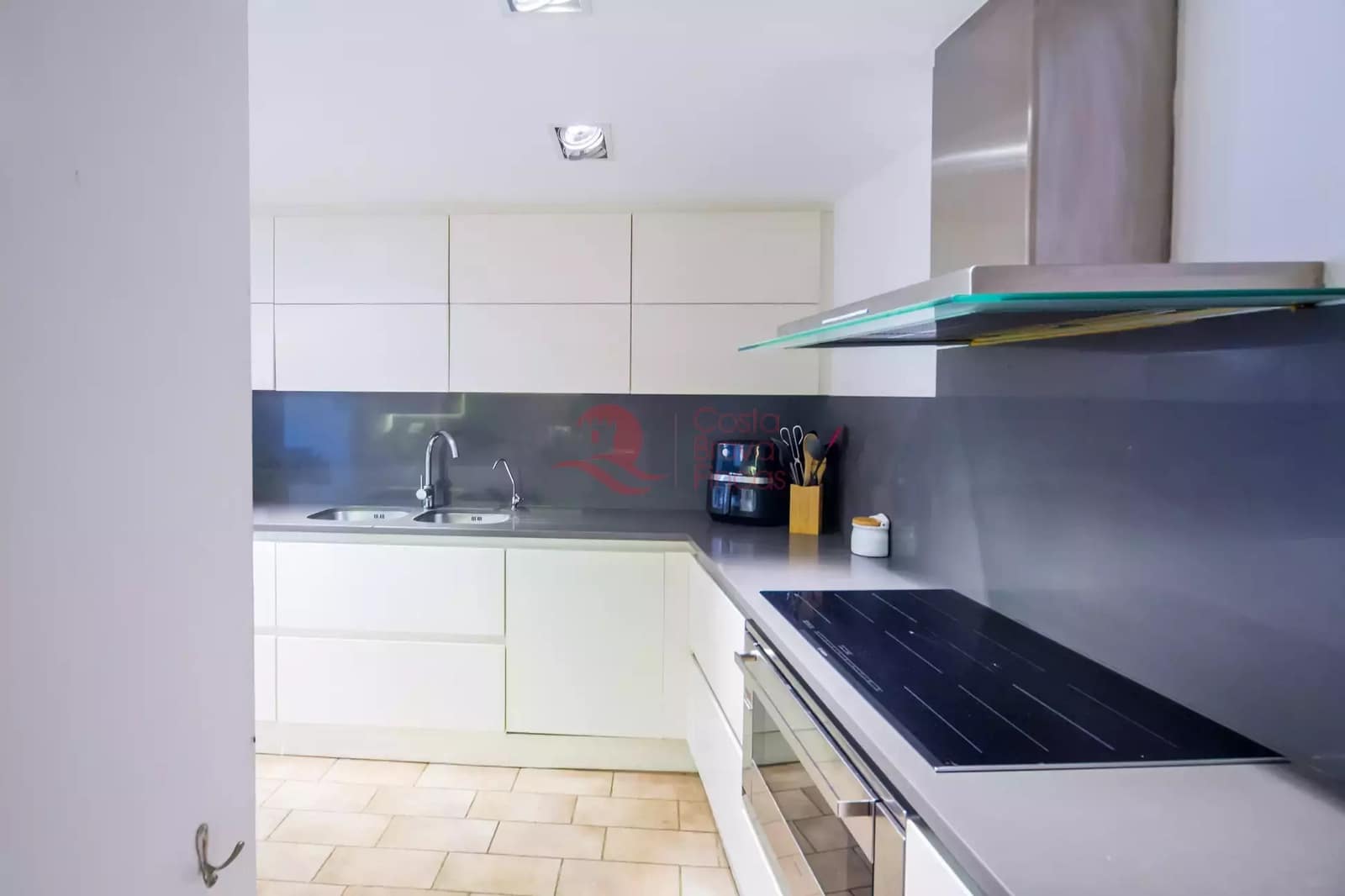 7 soveværelse Byhus til salg i Fonteta med swimmingpool garage - € 695.000 (Ref: 9048652)