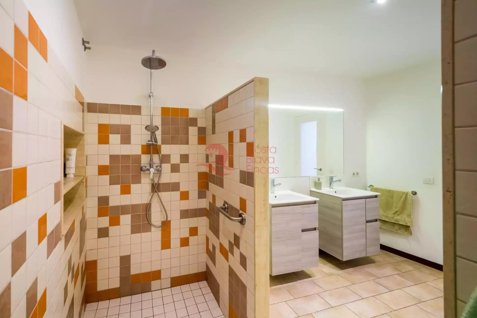 7 soveværelse Byhus til salg i Fonteta med swimmingpool garage - € 695.000 (Ref: 9048652)