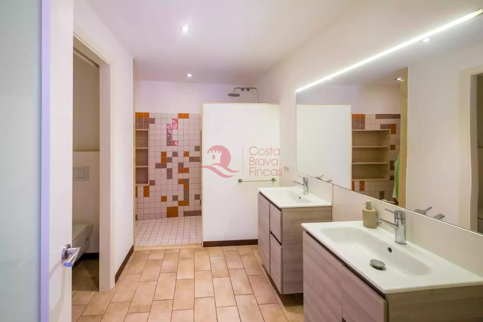 7 soveværelse Byhus til salg i Fonteta med swimmingpool garage - € 695.000 (Ref: 9048652)