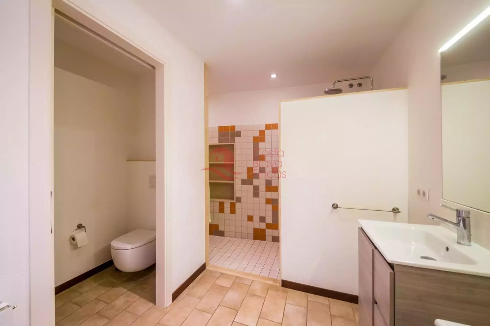 7 soveværelse Byhus til salg i Fonteta med swimmingpool garage - € 695.000 (Ref: 9048652)