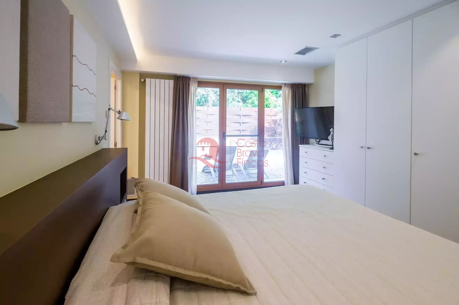 7 soveværelse Byhus til salg i Fonteta med swimmingpool garage - € 695.000 (Ref: 9048652)